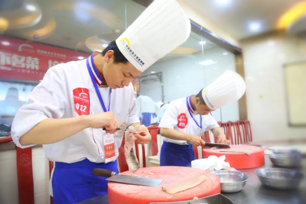 承德学厨师的学校_承德招聘厨师学徒_承德厨师培训学校