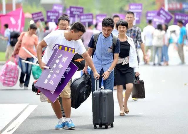 大学开学季临近，自我介绍又成为新生的难题