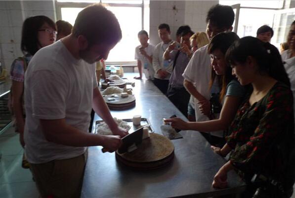 厨师培训学校大概多少钱_厨师培训学校费用_厨师学校培训有效果吗